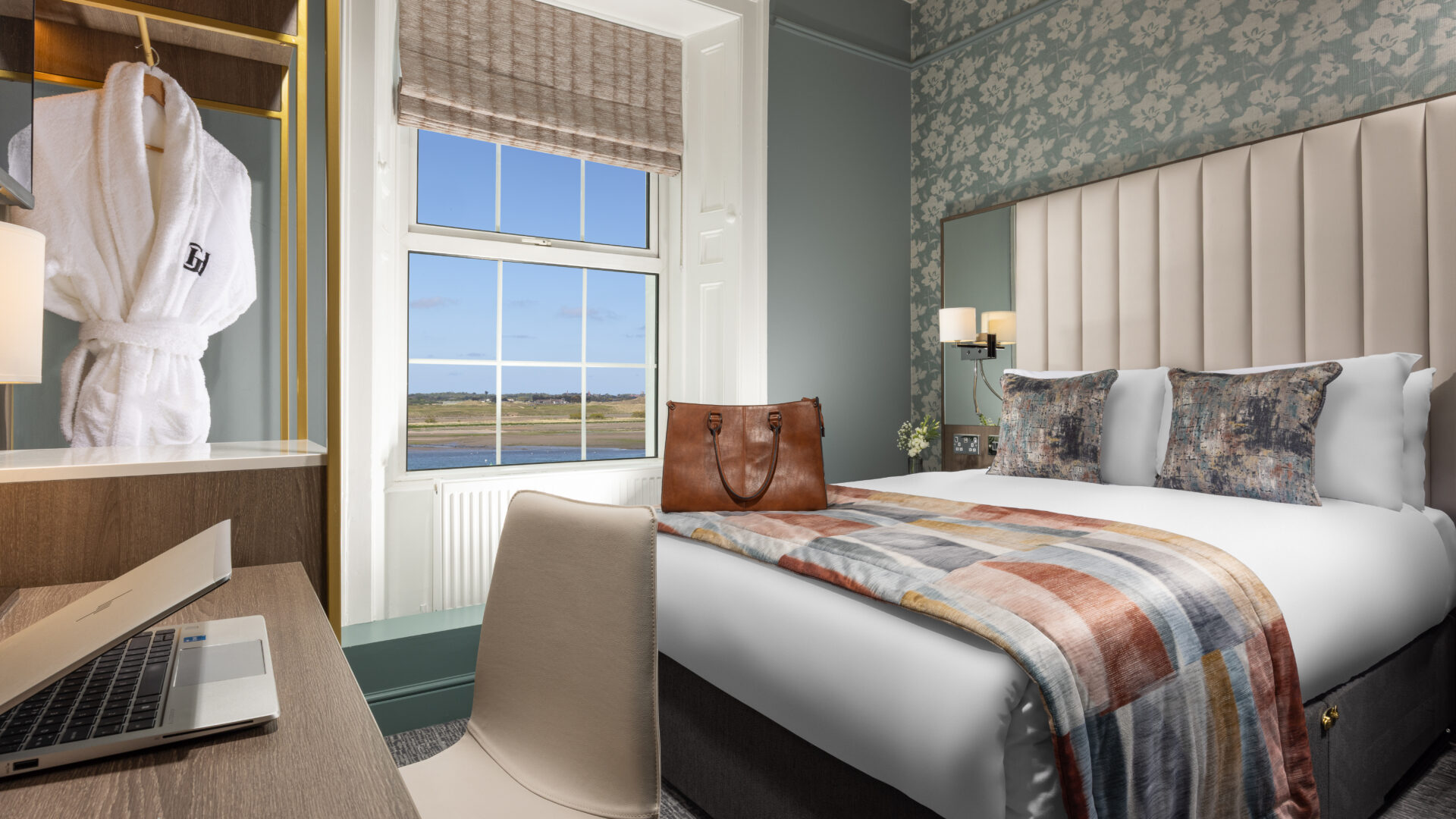 Phoenix Double with Sea View