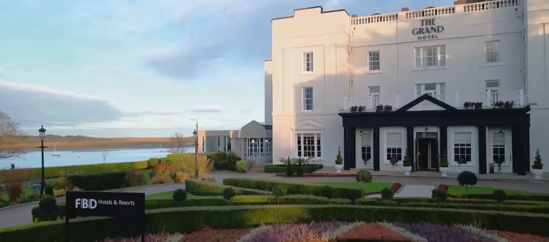 The Grand Hotel Exterior Image
