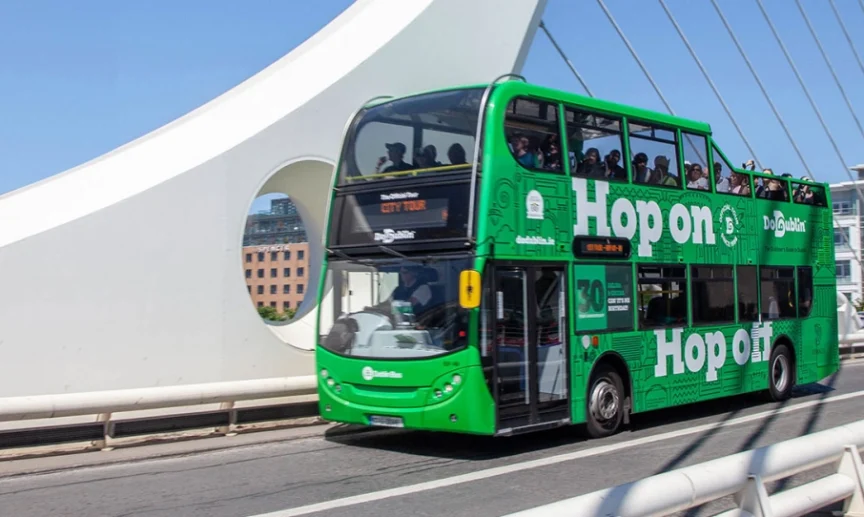 DoDublin Bus cross Halpenney Bridge in Dublin
