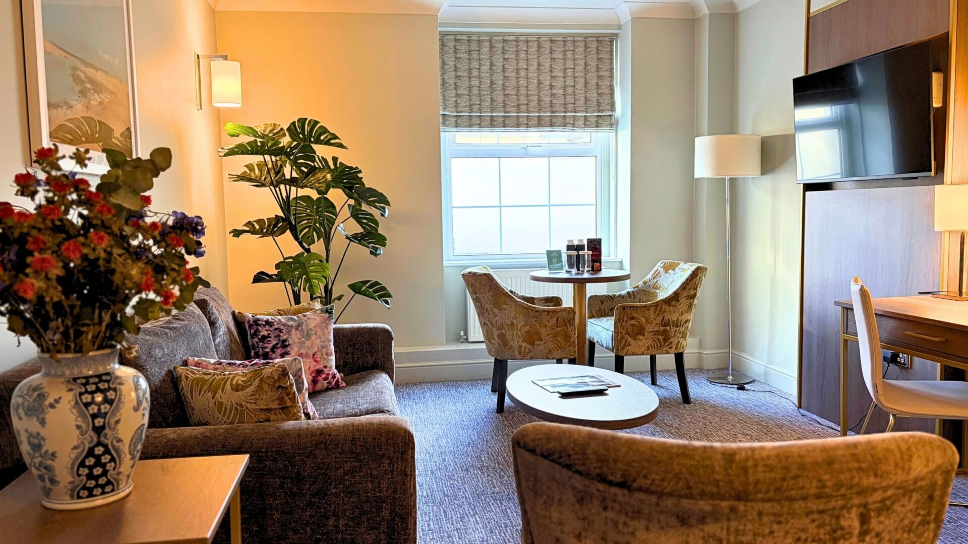 Junior Suite Living Room 2